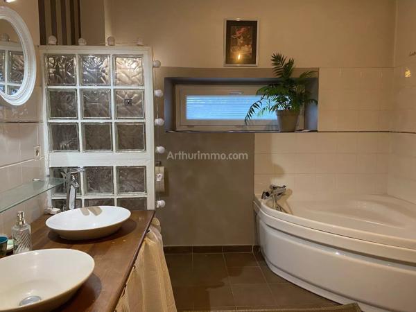 Vente                                                      Maison
                        
                     6 pièces                      182 m2                     à Le Bono