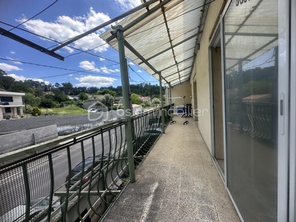 A 2 minutes  de l'entrée d ' Ales !
   Saint Martin de Valgalgues 
A 2 pas du secteur de l’hôpital d’Ales et du centre commercial , des écoles , des collèges ,des lycées  et la proximité des  centres médicaux .
 Je vous propose un Ensemble immobilier , un lot de 4 appartements , loué actuellement .
l'ensemble est édifié sur  550m2   environ ,
Qui comprend 4 appartements qui totalise 245 m2 ainsi que 3 garages d’une surface de 30 m2 envir chacun 
La taxe foncière s’élève à 3626 euros pour l’année 2025 
Concernant les loyers annuelles sont de 20 851 euros Hors charge 
Les charges sont le chauffage au gaz de ville 100 euros approximatif par mois par location 
Et les taxes : ordures ménagères sont de 648  Euros à l’année pour l’ensemble des 4 locations 
Il ya des travaux de rafraîchissement à prévoir dans l’ensemble 
Chaque entrée est indépendante 
Chaque locataire  possède une terrasse ou un balcon et un moyen de stationner , un parking ou un garage .
Vous souhaitez avoir plus d’informations  complémentaires sur ce bien ?
Je reste à votre écoute et à votre disposition 
 du Lundi au dimanche afin de répondre à vos attentes.