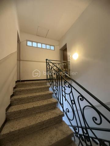 A 2 minutes  de l'entrée d ' Ales !
   Saint Martin de Valgalgues 
A 2 pas du secteur de l’hôpital d’Ales et du centre commercial , des écoles , des collèges ,des lycées  et la proximité des  centres médicaux .
 Je vous propose un Ensemble immobilier , un lot de 4 appartements , loué actuellement .
l'ensemble est édifié sur  550m2   environ ,
Qui comprend 4 appartements qui totalise 245 m2 ainsi que 3 garages d’une surface de 30 m2 envir chacun 
La taxe foncière s’élève à 3626 euros pour l’année 2025 
Concernant les loyers annuelles sont de 20 851 euros Hors charge 
Les charges sont le chauffage au gaz de ville 100 euros approximatif par mois par location 
Et les taxes : ordures ménagères sont de 648  Euros à l’année pour l’ensemble des 4 locations 
Il ya des travaux de rafraîchissement à prévoir dans l’ensemble 
Chaque entrée est indépendante 
Chaque locataire  possède une terrasse ou un balcon et un moyen de stationner , un parking ou un garage .
Vous souhaitez avoir plus d’informations  complémentaires sur ce bien ?
Je reste à votre écoute et à votre disposition 
 du Lundi au dimanche afin de répondre à vos attentes.