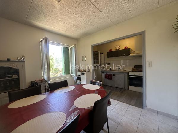 A 2 minutes  de l'entrée d ' Ales !
   Saint Martin de Valgalgues 
A 2 pas du secteur de l’hôpital d’Ales et du centre commercial , des écoles , des collèges ,des lycées  et la proximité des  centres médicaux .
 Je vous propose un Ensemble immobilier , un lot de 4 appartements , loué actuellement .
l'ensemble est édifié sur  550m2   environ ,
Qui comprend 4 appartements qui totalise 245 m2 ainsi que 3 garages d’une surface de 30 m2 envir chacun 
La taxe foncière s’élève à 3626 euros pour l’année 2025 
Concernant les loyers annuelles sont de 20 851 euros Hors charge 
Les charges sont le chauffage au gaz de ville 100 euros approximatif par mois par location 
Et les taxes : ordures ménagères sont de 648  Euros à l’année pour l’ensemble des 4 locations 
Il ya des travaux de rafraîchissement à prévoir dans l’ensemble 
Chaque entrée est indépendante 
Chaque locataire  possède une terrasse ou un balcon et un moyen de stationner , un parking ou un garage .
Vous souhaitez avoir plus d’informations  complémentaires sur ce bien ?
Je reste à votre écoute et à votre disposition 
 du Lundi au dimanche afin de répondre à vos attentes.