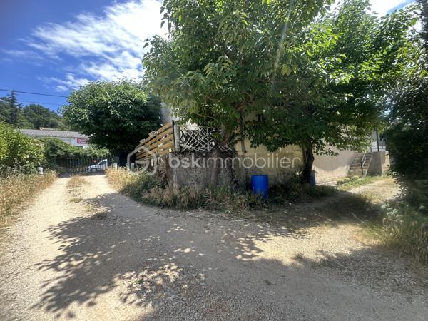 A 2 minutes  de l'entrée d ' Ales !
   Saint Martin de Valgalgues 
A 2 pas du secteur de l’hôpital d’Ales et du centre commercial , des écoles , des collèges ,des lycées  et la proximité des  centres médicaux .
 Je vous propose un Ensemble immobilier , un lot de 4 appartements , loué actuellement .
l'ensemble est édifié sur  550m2   environ ,
Qui comprend 4 appartements qui totalise 245 m2 ainsi que 3 garages d’une surface de 30 m2 envir chacun 
La taxe foncière s’élève à 3626 euros pour l’année 2025 
Concernant les loyers annuelles sont de 20 851 euros Hors charge 
Les charges sont le chauffage au gaz de ville 100 euros approximatif par mois par location 
Et les taxes : ordures ménagères sont de 648  Euros à l’année pour l’ensemble des 4 locations 
Il ya des travaux de rafraîchissement à prévoir dans l’ensemble 
Chaque entrée est indépendante 
Chaque locataire  possède une terrasse ou un balcon et un moyen de stationner , un parking ou un garage .
Vous souhaitez avoir plus d’informations  complémentaires sur ce bien ?
Je reste à votre écoute et à votre disposition 
 du Lundi au dimanche afin de répondre à vos attentes.