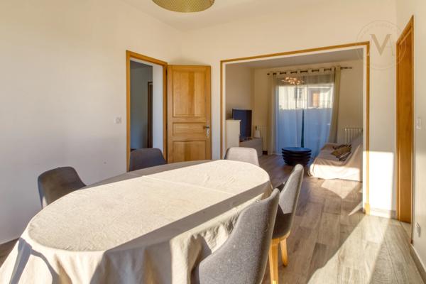 Maison de ville haut de gamme avec piscine, rénovée, proche du centre ville de PRAYSSAC (46)