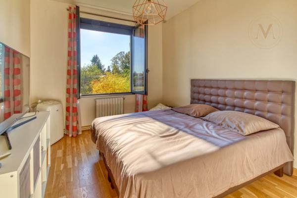 Maison de ville haut de gamme avec piscine, rénovée, proche du centre ville de PRAYSSAC (46)