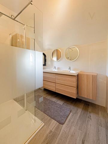 Maison de ville haut de gamme avec piscine, rénovée, proche du centre ville de PRAYSSAC (46)