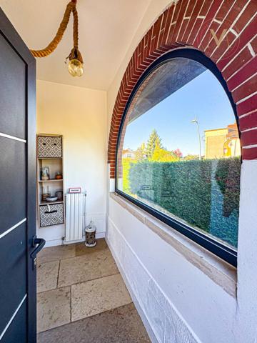 Maison de ville haut de gamme avec piscine, rénovée, proche du centre ville de PRAYSSAC (46)