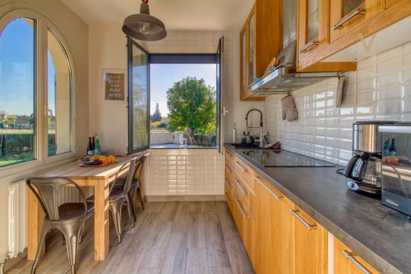 Maison de ville haut de gamme avec piscine, rénovée, proche du centre ville de PRAYSSAC (46)