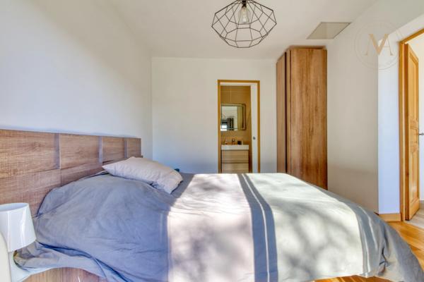 Maison de ville haut de gamme avec piscine, rénovée, proche du centre ville de PRAYSSAC (46)