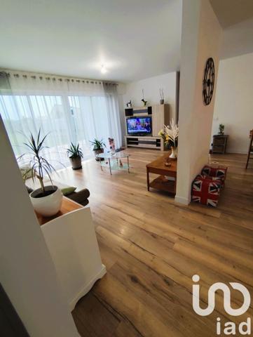 Maison 5 pièces de 104 m² à Bégard (22140)