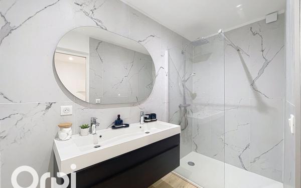 Appartement à vendre    3 pièces • 80,01 m2 Saint-Raphaël