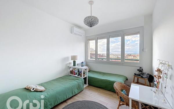 Appartement à vendre    3 pièces • 80,01 m2 Saint-Raphaël