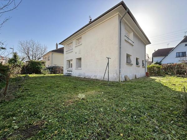 Maison des années 60 avec sous sol complet - Quartier résidentiel proche écoles et commerces