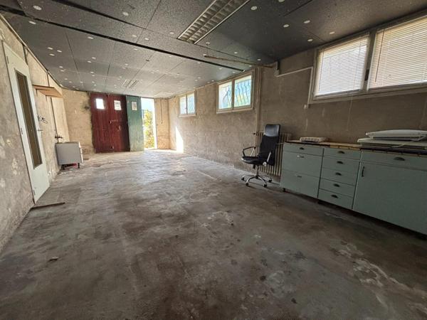 Maison des années 60 avec sous sol complet - Quartier résidentiel proche écoles et commerces