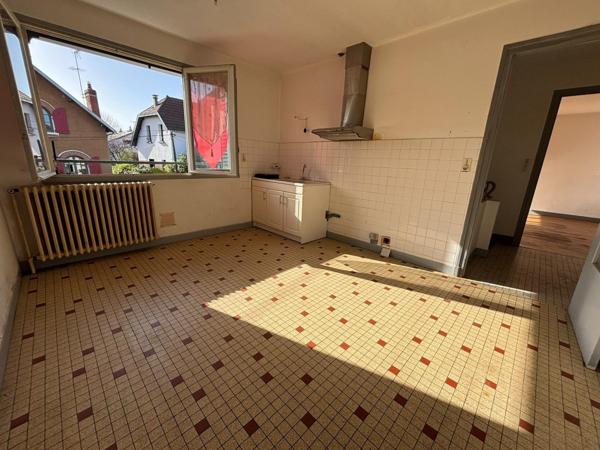 Maison des années 60 avec sous sol complet - Quartier résidentiel proche écoles et commerces