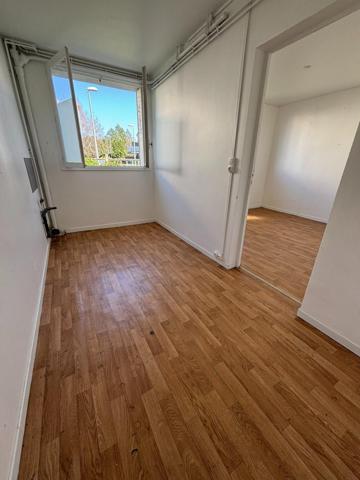 Maison des années 60 avec sous sol complet - Quartier résidentiel proche écoles et commerces