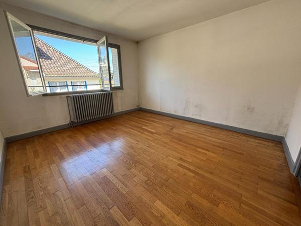 Maison des années 60 avec sous sol complet - Quartier résidentiel proche écoles et commerces