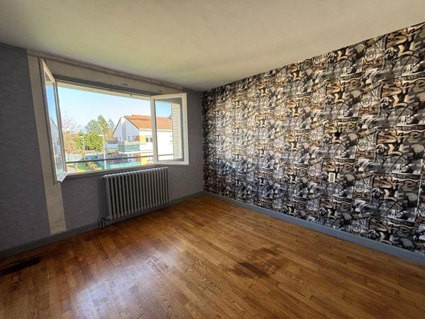 Maison des années 60 avec sous sol complet - Quartier résidentiel proche écoles et commerces