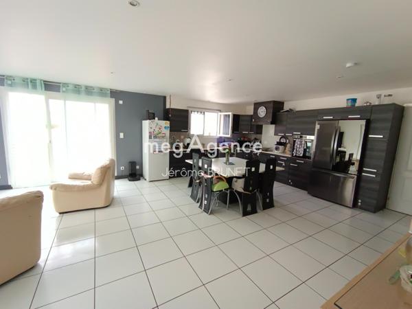 Maison à MOREILLES, 85450 - 7 pièces 128m²