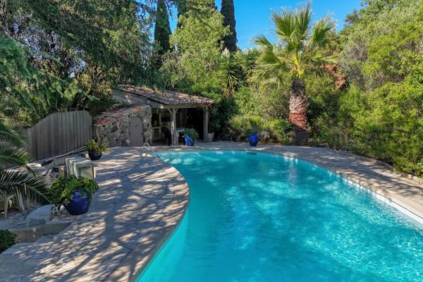 Élégante propriété avec panorama sur la mer et la presqu’île de Giens