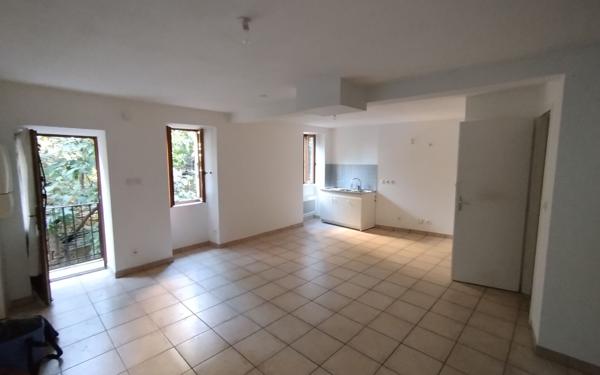 Maison à louer    3 pièces •  Vinezac