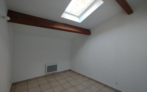 Maison à louer    3 pièces •  Vinezac