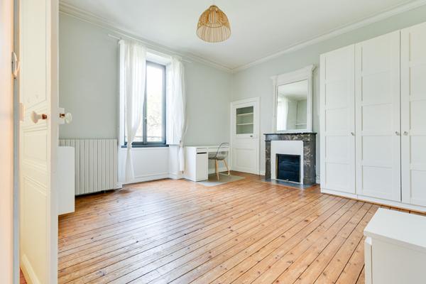 A VENDRE NANTES  St Donatien Maison de caractère pleine de charme -Jardin Sud-double garage