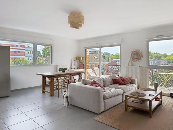 Bel appartement T3 étage élevé belle terrasse bien exposée