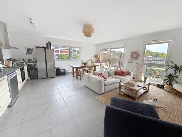 Bel appartement T3 étage élevé belle terrasse bien exposée