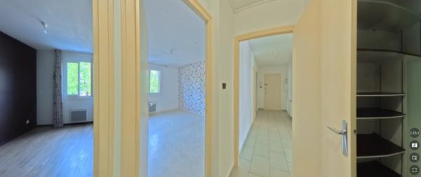Appartement 3 pièces 95 m² dans une résidence sécurisée, au calme et proche centre ville .