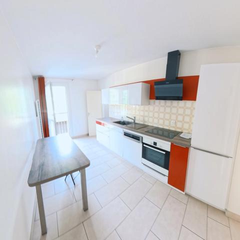 Appartement 3 pièces 95 m² dans une résidence sécurisée, au calme et proche centre ville .