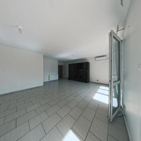 Appartement 3 pièces 95 m² dans une résidence sécurisée, au calme et proche centre ville .