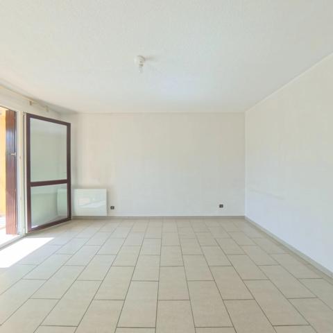 Appartement 3 pièces 95 m² dans une résidence sécurisée, au calme et proche centre ville .