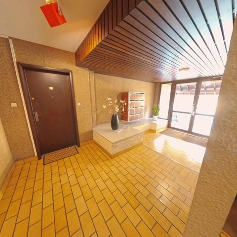 Appartement 3 pièces 95 m² dans une résidence sécurisée, au calme et proche centre ville .