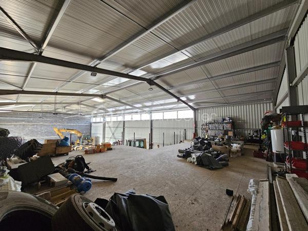 Opportunité de reprise d'une entreprise indépendante bénéficiant d'un solide ancrage local et d'une activité diversifiée.

La société intervient dans les domaines des travaux publics et des prestations agricoles, auprès d'une clientèle fidèle composée de professionnels, exploitants agricoles, particuliers et collectivités.
Elle dispose d'une équipe expérimentée, d'un parc matériel conséquent et d'un carnet de commandes en cours, offrant une reprise immédiate dans de bonnes conditions.

Cette structure opérationnelle présente de réelles perspectives de développement pour un entrepreneur souhaitant s'installer ou pour une entreprise désireuse de renforcer son implantation régionale.

Accompagnement du dirigeant possible.

Premier échange téléphonique recommandé afin d'étudier l'adéquation du projet avec votre profil.