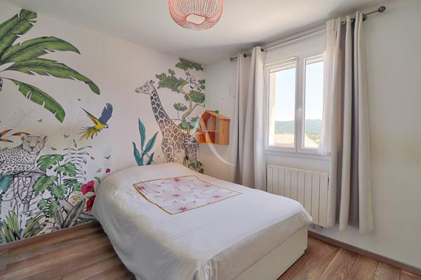 VILLA TYPE 6 AVEC JARDIN PAYSAGE PISCINE CHAUFFEE GARAGE A GREOUX LES BAINS