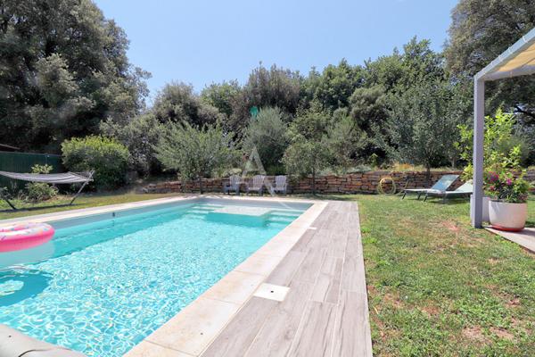 VILLA TYPE 6 AVEC JARDIN PAYSAGE PISCINE CHAUFFEE GARAGE A GREOUX LES BAINS