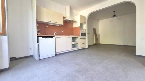 Location                                                      Appartement
                        
                     3 pièces                      66 m2                     à Saint-Juéry