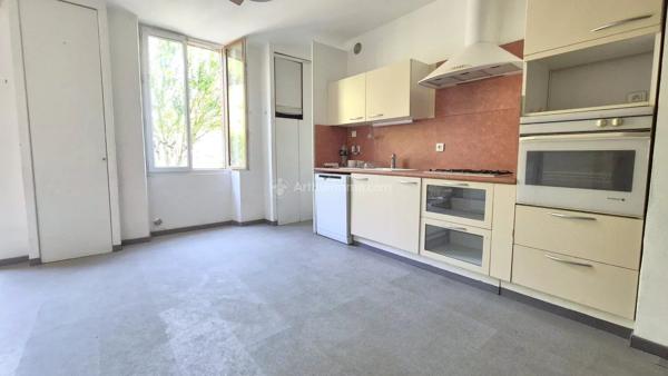 Location                                                      Appartement
                        
                     3 pièces                      66 m2                     à Saint-Juéry