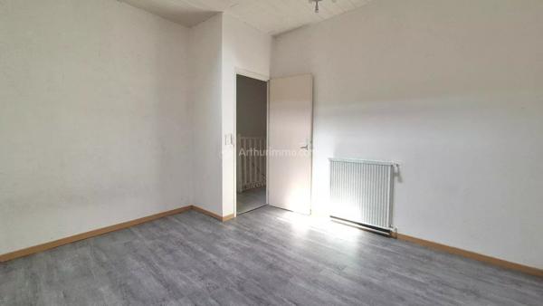 Location                                                      Appartement
                        
                     3 pièces                      66 m2                     à Saint-Juéry