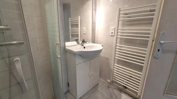 Location                                                      Appartement
                        
                     3 pièces                      66 m2                     à Saint-Juéry