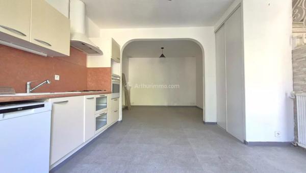Location                                                      Appartement
                        
                     3 pièces                      66 m2                     à Saint-Juéry