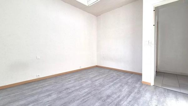 Location                                                      Appartement
                        
                     3 pièces                      66 m2                     à Saint-Juéry