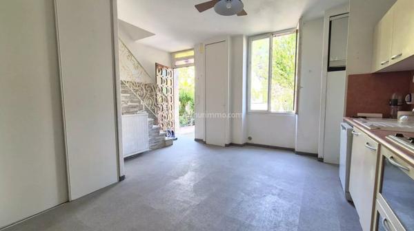 Location                                                      Appartement
                        
                     3 pièces                      66 m2                     à Saint-Juéry