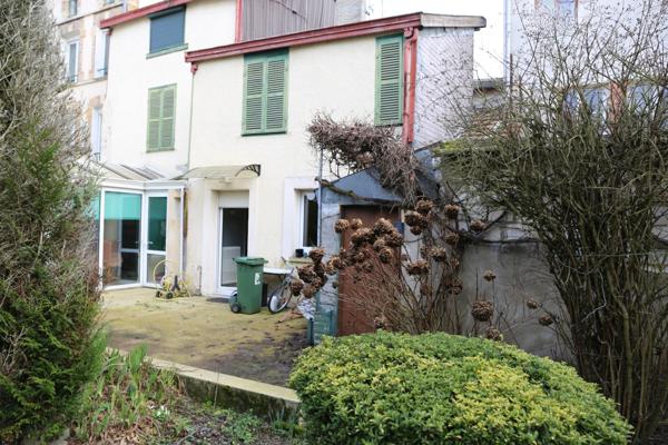 Maison à vendre 6 pièces, 4 chambres, à CHALONS EN CHAMPAGNE (51) sur une parcelle de 570m2