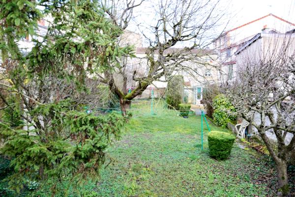 Maison à vendre 6 pièces, 4 chambres, à CHALONS EN CHAMPAGNE (51) sur une parcelle de 570m2