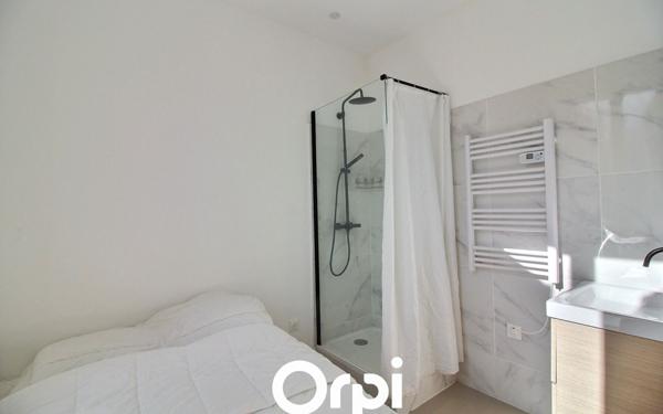 Appartement à vendre    2 pièces •  Marseille 6