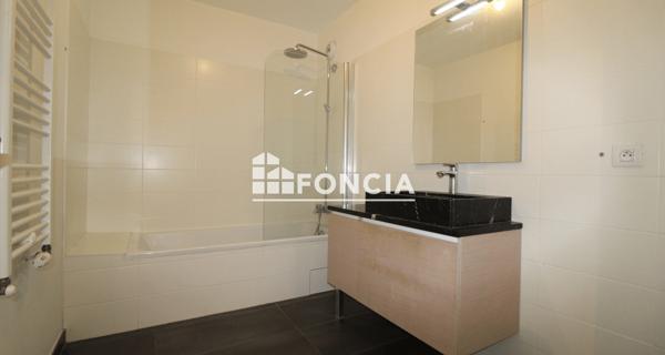 Location Appartement 3 pièces 83.81 m² - Grenoble 38000