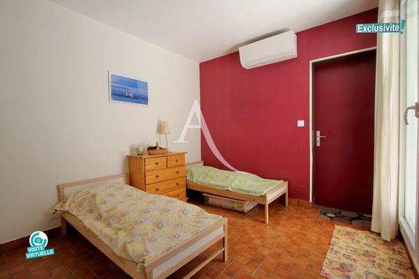 PALAVAS-LES-FLOTS - RIVE DROITE- CHARMANTE MAISON CLIMATISÉE - ENTIEREMENT RÉNOVÉE - ENVIRON 86 M² - 3 CHAMBRES - MEZZANINE - GARAGE - SUR TERRAIN DE 191 M²