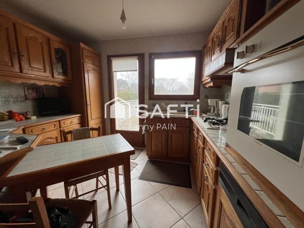 Maison spacieuse avec beau jardin clôturé - Fort potentiel