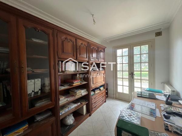 Maison spacieuse avec beau jardin clôturé - Fort potentiel