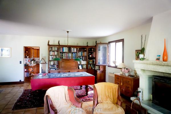 Charmante demeure Périgourdine nichée sur les hauteurs d'un village médieval.